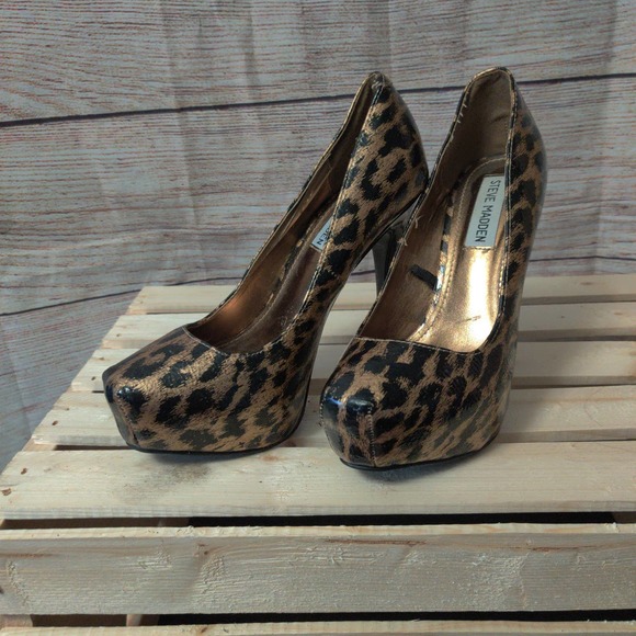 Steve Madden Shoes - steve madden leopard print heels
